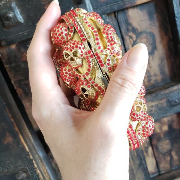 Halloween 80's In's Golden Skulls Clutch w Strap - Picture 3 of 5